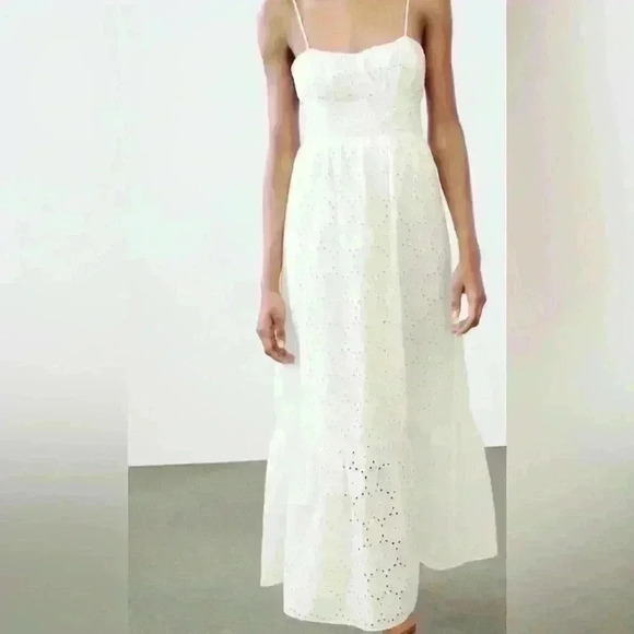 🔥🔥zara Embroidery midi dress - Picture 2 of 7